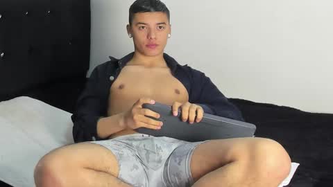 Snapshot of samuelholt chatting on October 2025 05:10:02 PM Samuel online show from October 2025 05:10:02 PM