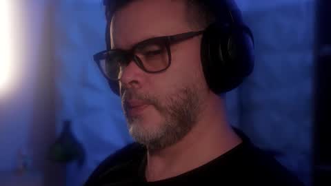 Sanders online show from October 2025 02:33:01 AM