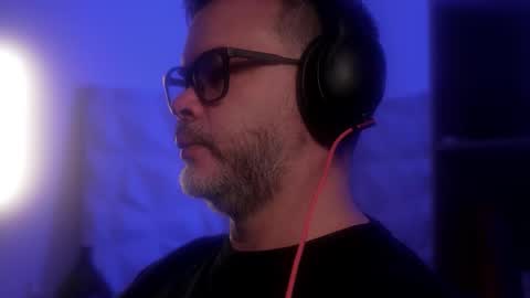 Sanders online show from October 2025 03:06:01 AM