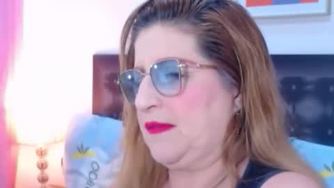 Snapshot of sandra_20_ chatting on November 2025 11:32:01 AM SANDRA online show from November 2025 11:32:01 AM