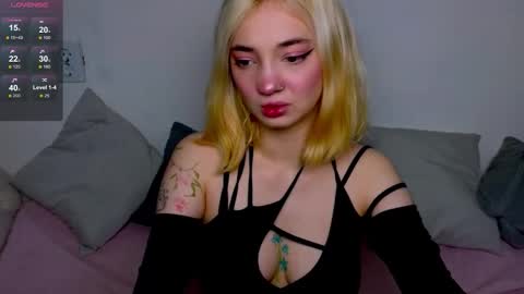 Snapshot of sandra_bell_ chatting on October 2025 08:15:01 AM Sandra online show from October 2025 08:15:01 AM