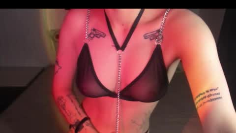 sandraa_a online show from October 2025 03:07:02 PM