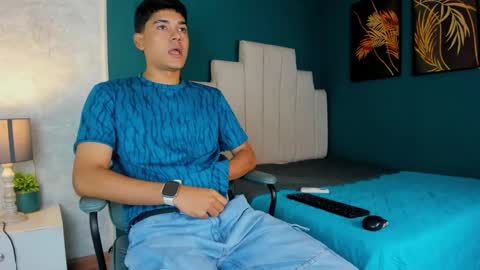 Sandro online show from September 2025 08:21:02 PM