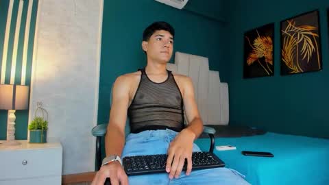 Sandro online show from September 2025 08:00:02 PM