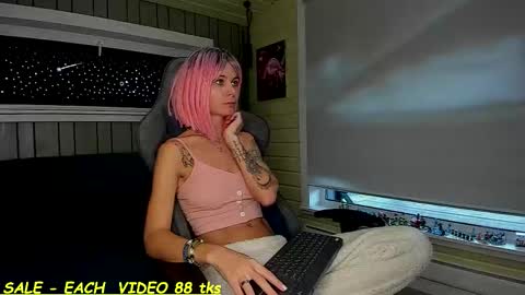 Sandy and Chris online show from October 2025 11:22:01 AM