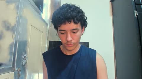 santi_twink19 online show from November 2025 06:19:02 PM