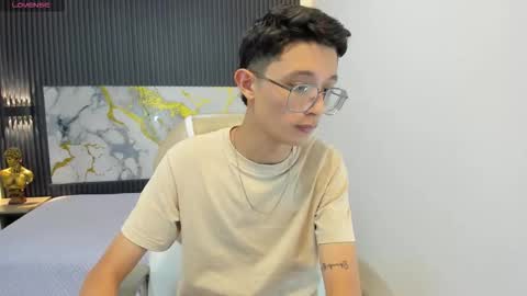 Snapshot of santiago_russo18 chatting on September 2025 01:10:01 PM santiago_russo18 online show from September 2025 01:10:01 PM