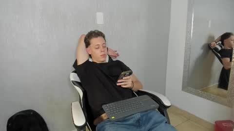 Snapshot of santiceballo chatting on November 2025 07:58:01 PM Julius Novachrono online show from November 2025 07:58:01 PM