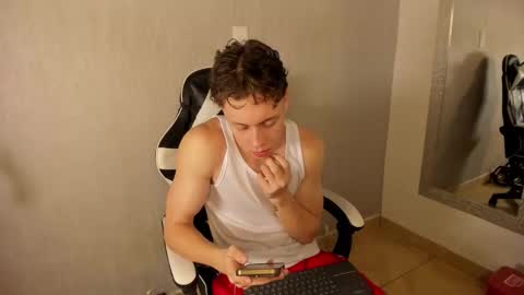 Snapshot of santiceballo chatting on November 2025 11:42:02 AM Julius Novachrono online show from November 2025 11:42:02 AM