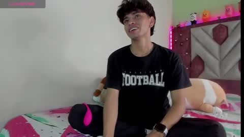 Snapshot of santy_caerrinton chatting on November 2025 02:10:01 AM Santiago online show from November 2025 02:10:01 AM