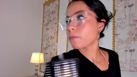 Sara online show from November 2025 02:40:02 PM