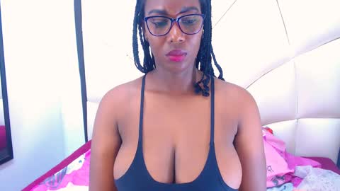 Snapshot of sara_marks chatting on December 2024 03:20:02 PM S A R A online show from December 2024 03:20:02 PM