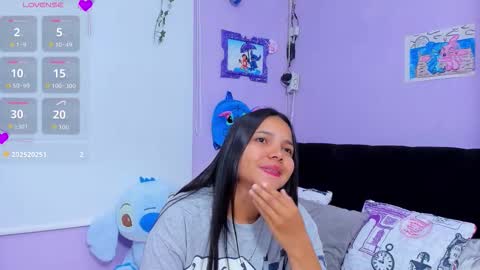 Snapshot of sara_mendez2_ chatting on September 2025 12:27:01 AM Sara Mendez online show from September 2025 12:27:01 AM