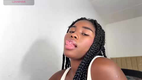 Snapshot of sara_muscle chatting on October 2025 11:45:02 PM Sara online show from October 2025 11:45:02 PM