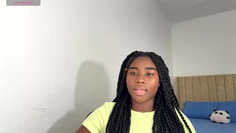 Snapshot of sara_muscle chatting on October 2025 10:23:02 PM Sara online show from October 2025 10:23:02 PM