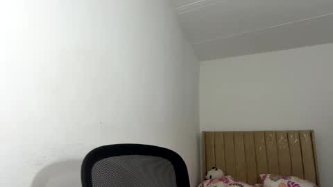 Snapshot of sara_muscle chatting on November 2025 01:04:02 AM Sara online show from November 2025 01:04:02 AM