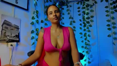 Snapshot of sara_thompson01 chatting on September 2025 06:35:02 AM SARA online show from September 2025 06:35:02 AM