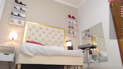 Saraa Gomez online show from October 2025 04:09:01 AM