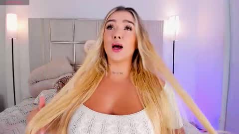 Sara Miller  online show from October 2025 08:54:02 PM