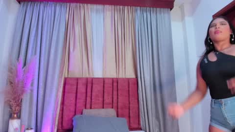 SaraBloom online show from December 2024 04:25:01 PM