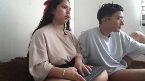 Snapshot of saraandthomas chatting on December 2024 07:15:02 PM sara and thomas online show from December 2024 07:15:02 PM