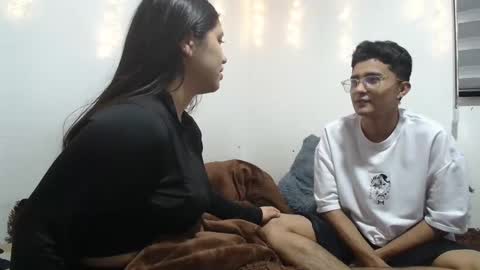 Snapshot of saraandthomas chatting on January 2025 02:41:01 AM sara and thomas online show from January 2025 02:41:01 AM