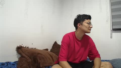 Snapshot of saraandthomas chatting on January 2025 03:27:02 AM sara and thomas online show from January 2025 03:27:02 AM