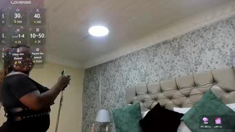 saradunss online show from November 2025 07:12:01 PM