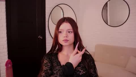 Sarah online show from November 2025 05:52:01 AM