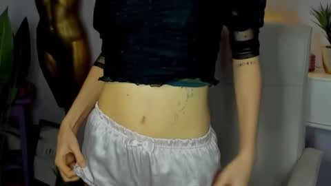 Snapshot of sarah_desire01 chatting on November 2025 10:46:02 AM Sarah online show from November 2025 10:46:02 AM