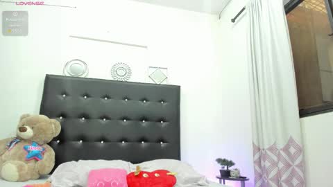 sarah_lowee online show from September 2025 07:59:01 PM