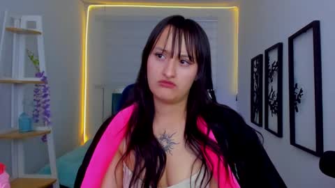 Sarah Ramirez online show from November 2025 08:02:02 AM