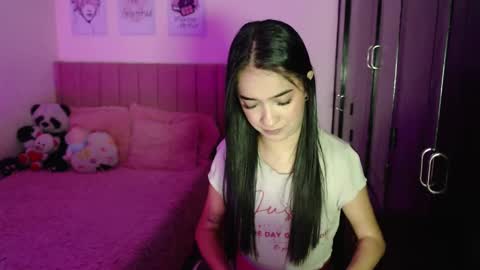 Snapshot of sarah_stone15 chatting on February 2025 01:38:01 AM Sarah online show from February 2025 01:38:01 AM