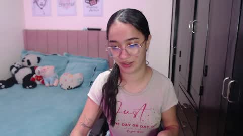 Snapshot of sarah_stone15 chatting on February 2025 11:33:02 PM Sarah online show from February 2025 11:33:02 PM