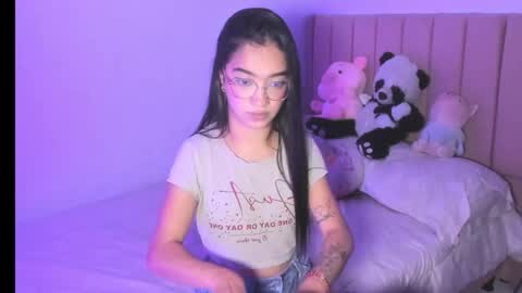 Snapshot of sarah_stone15 chatting on October 2025 11:05:01 PM Sarah online show from October 2025 11:05:01 PM