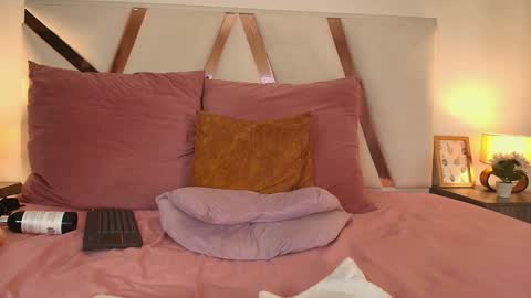 Snapshot of sarahevans__ chatting on December 2024 10:37:02 PM Sarah Evans online show from December 2024 10:37:02 PM