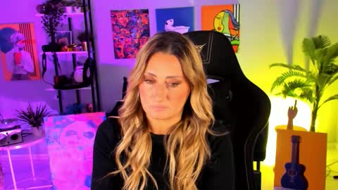 Snapshot of sarahholly chatting on October 2025 12:27:01 PM Divine Sarah NONUDE model online show from October 2025 12:27:01 PM