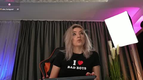 Snapshot of sarahjadore chatting on March 2025 07:37:02 PM Sarahjadore online show from March 2025 07:37:02 PM