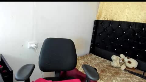 Sarah online show from October 2025 06:52:01 PM