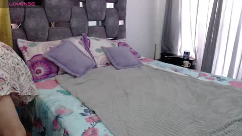 Lia online show from November 2025 03:58:01 PM