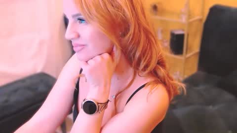 Sarah  Follow me  Thumb UP  online show from January 2025 04:26:01 AM