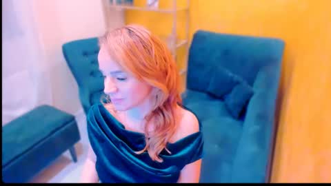 Sarah  Follow me  Thumb UP  online show from January 2025 08:06:01 AM
