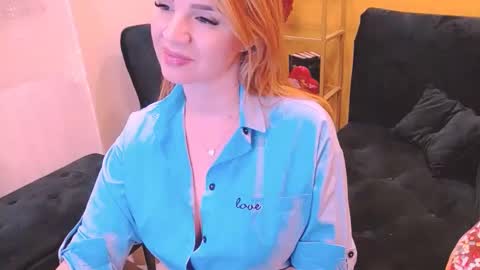 Sarah  Follow me  Thumb UP  online show from February 2025 01:11:02 PM