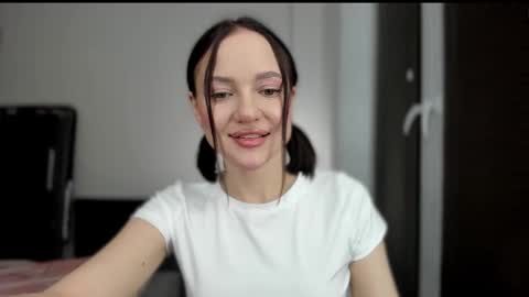 Snapshot of sarahphyllis chatting on February 2025 04:00:01 PM sarahphyllis online show from February 2025 04:00:01 PM