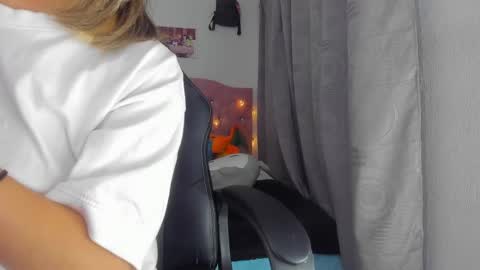 Snapshot of saralolo420 chatting on January 2025 02:57:01 AM sara online show from January 2025 02:57:01 AM