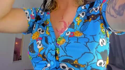 Snapshot of saralolo420 chatting on January 2025 01:02:01 AM sara online show from January 2025 01:02:01 AM