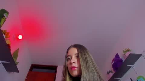 Snapshot of saralolo420 chatting on February 2025 01:56:01 AM sara online show from February 2025 01:56:01 AM