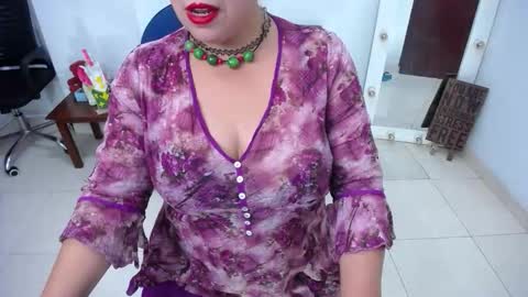 Saraloves online show from October 2025 09:20:01 PM