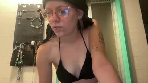 Sara 3 online show from October 2025 03:33:02 PM