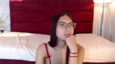 Snapshot of sarasaenz_99 chatting on February 2025 01:44:02 AM Sara online show from February 2025 01:44:02 AM